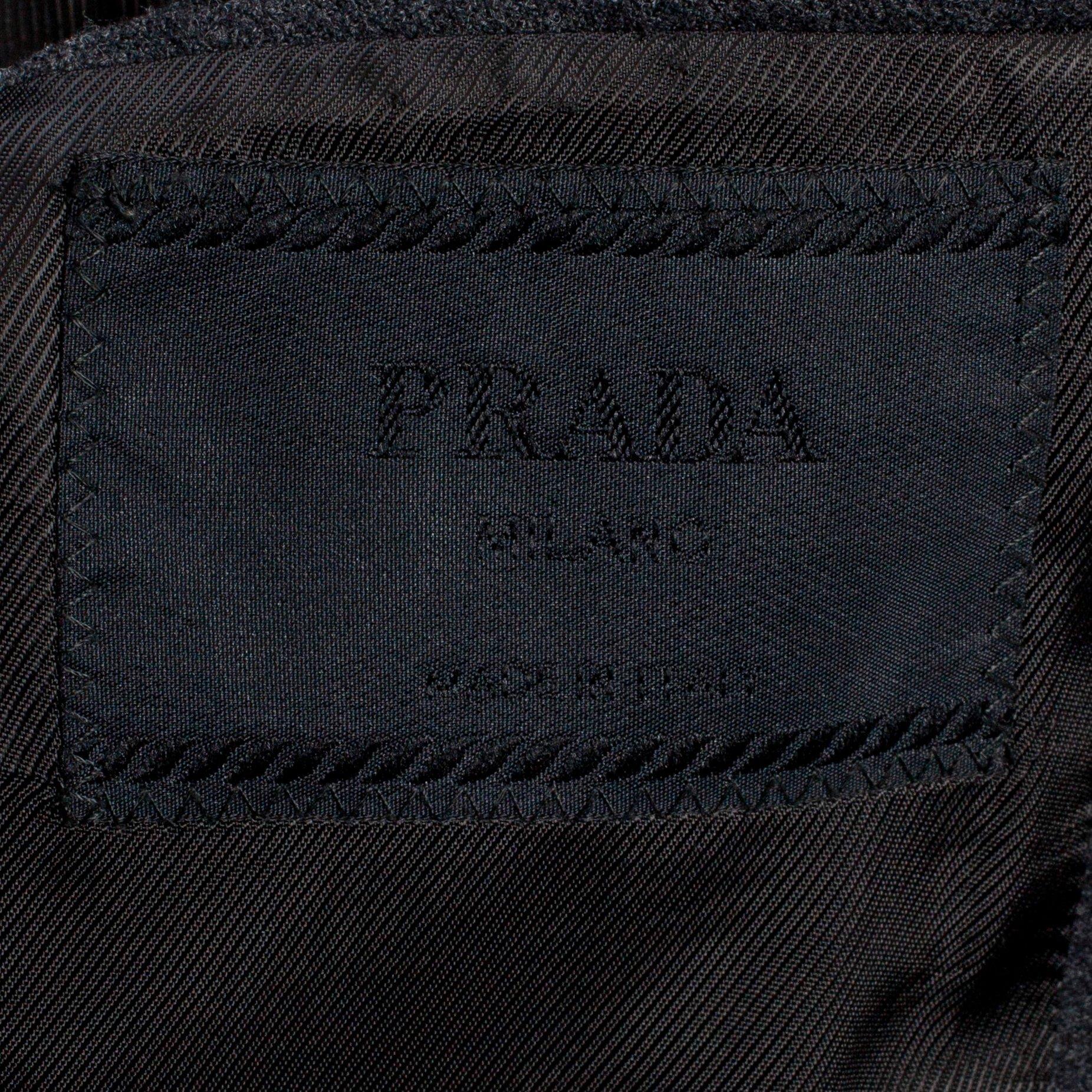 PRADA, herrkostym bestående av kavaj samt byxa.