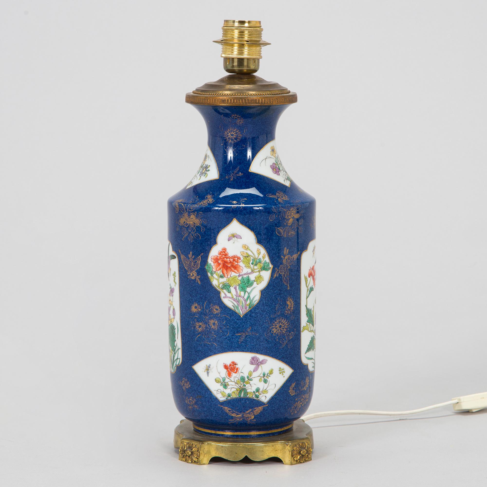 Vas, porslin. Troligen Samson, Frankrike, omkring 1900.