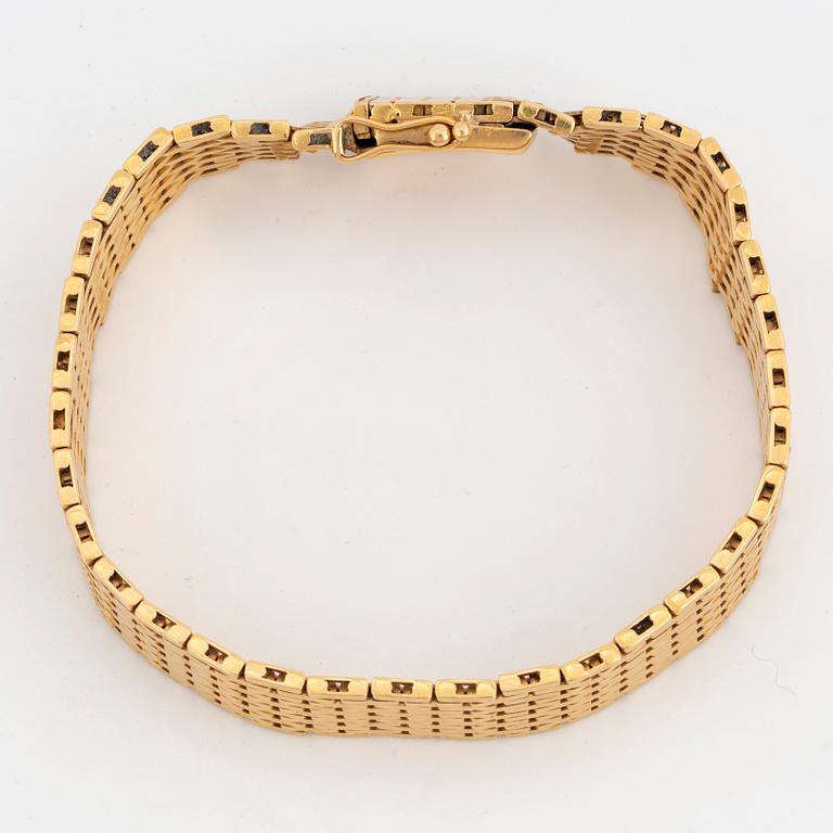 18K gold bracelet.