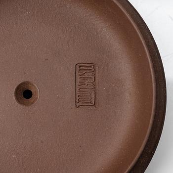 Gu Jingzhou, A Chinese Pianshihu Teapot, Gu Jingzhou.