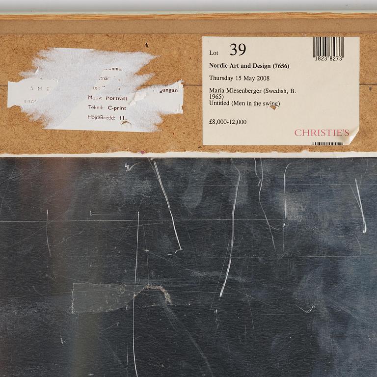 Maria Miesenberger, "Utan titel (Männen i gungan)", 1996.