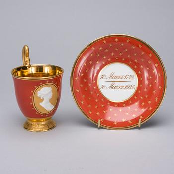 KAFFEKOPPAR, 2 st, VAS och FIGURIN, porslin, KPM, Berlin, 1900-tal.