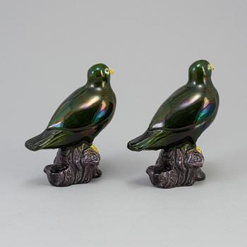 Two Chinese porcelain figurines, 20th century.