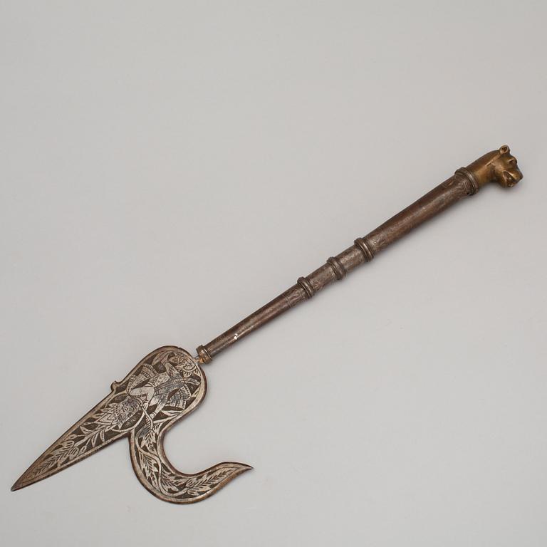 KUKRI samt YXA, indopersiska, stål, 1900-talets första hälft.