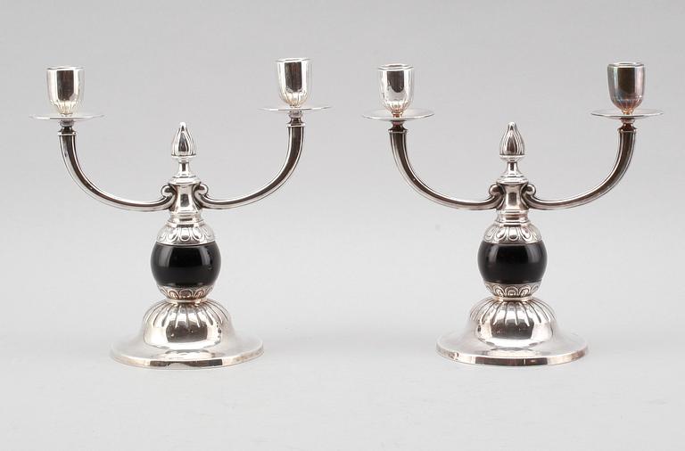KANDELABRAR, 1 par, nysilver, 1900-talets första hälft.