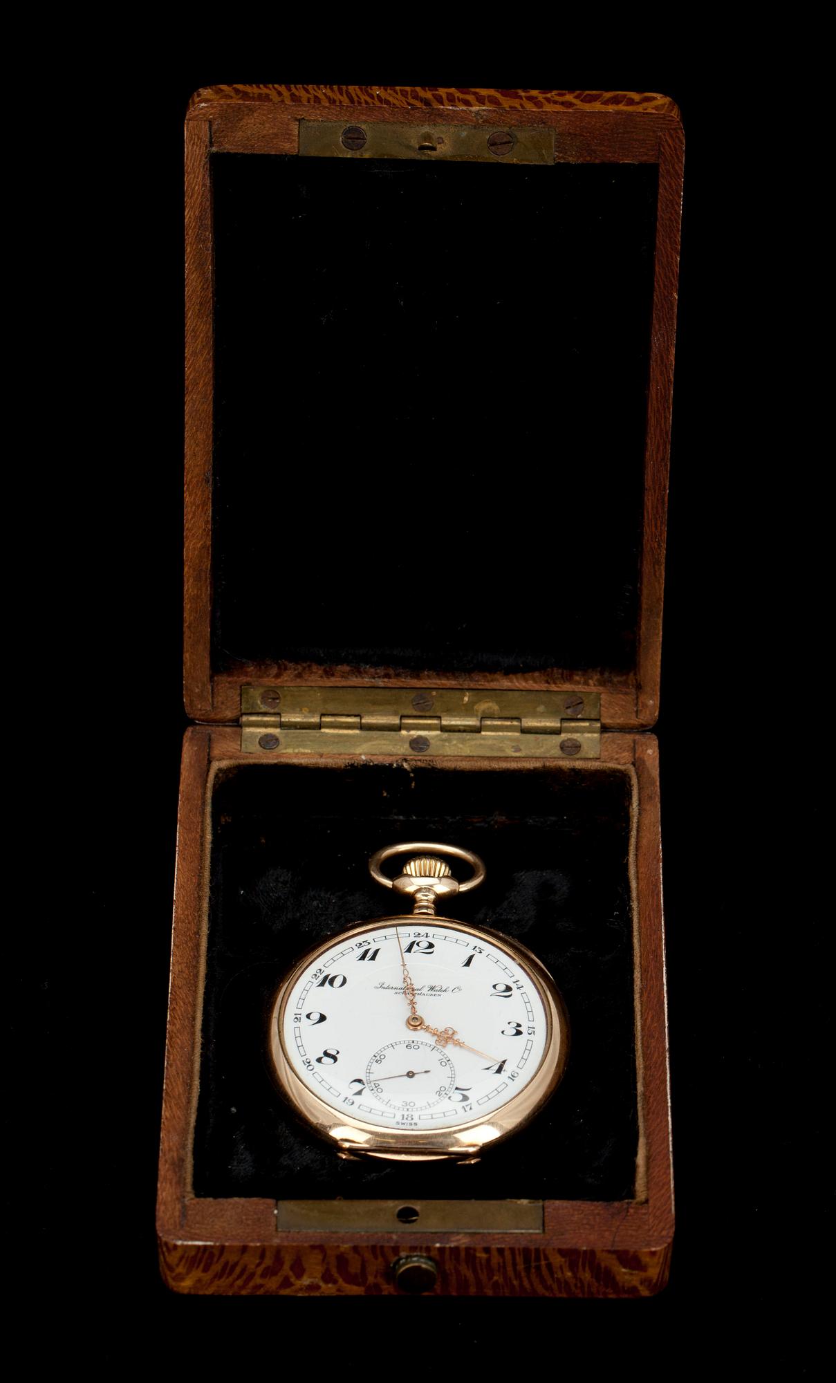 FICKUR, IWC Shauffhausen 14K kultaa. 1920-tal. Totalvikt 93 g.