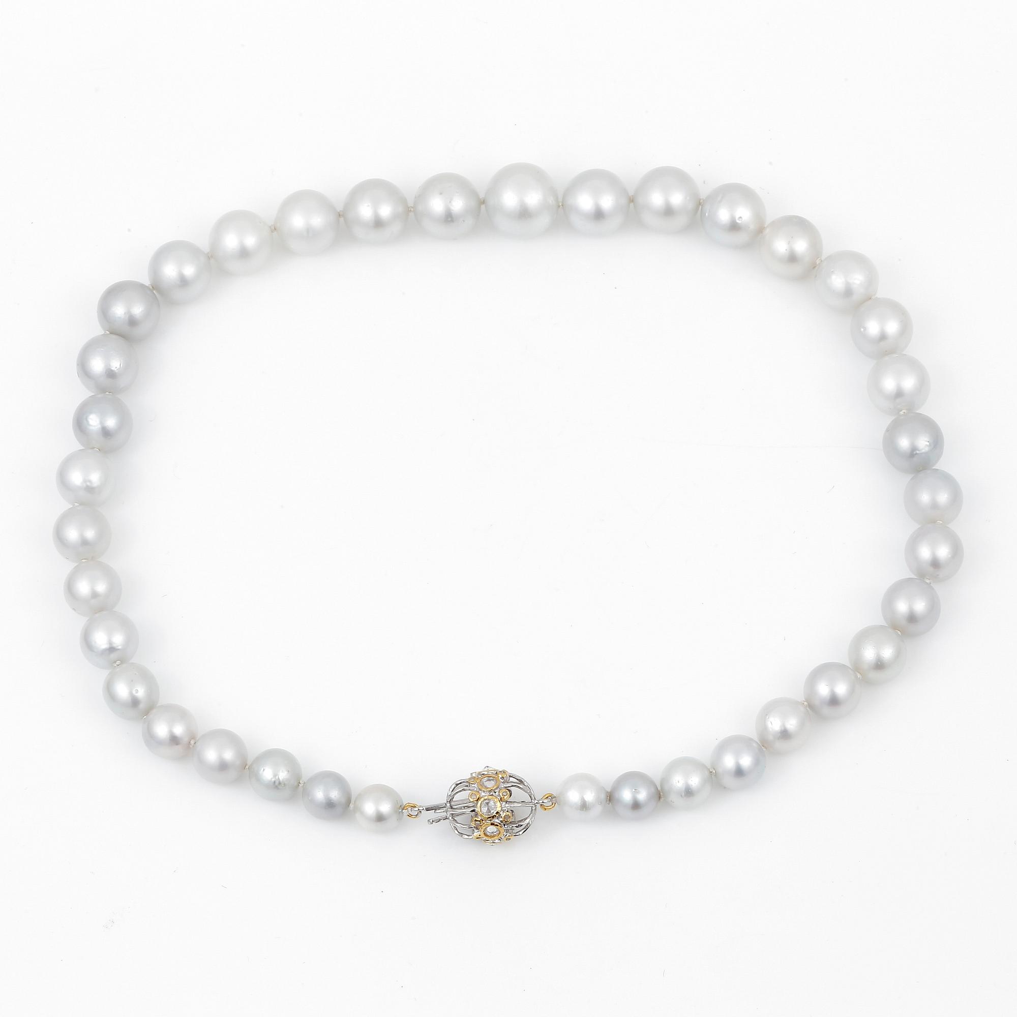 HALSBAND, med odlade 'South Sea' pärlor och rosenslipade vita safirer och diamanter.