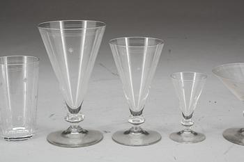 GLASSERVIS, ca 90 delar. 1900-tal.