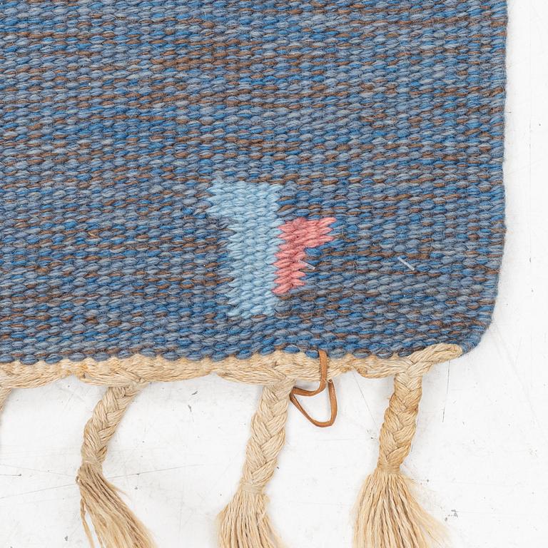 Erik Lundberg, matta, "Korall, blårosa", rölakan, ca 203 x 140 cm, Vävaregården Eringsboda, signerad V.