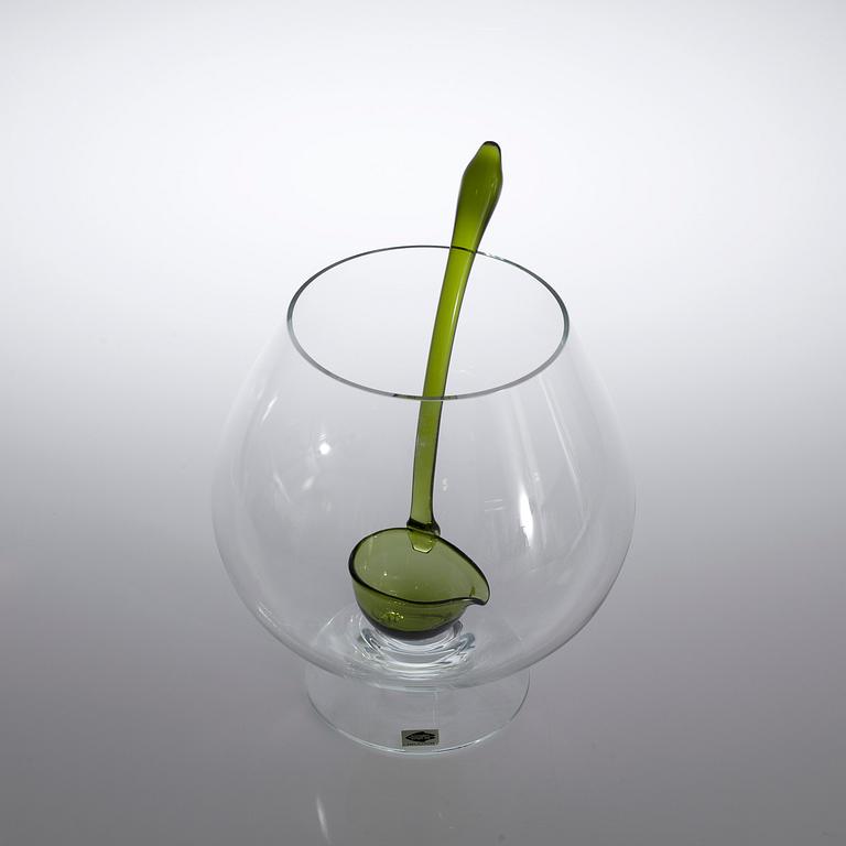 A glass punch bowl and ladle by Nuutajärvi, Finland from the second half of the 20th century.