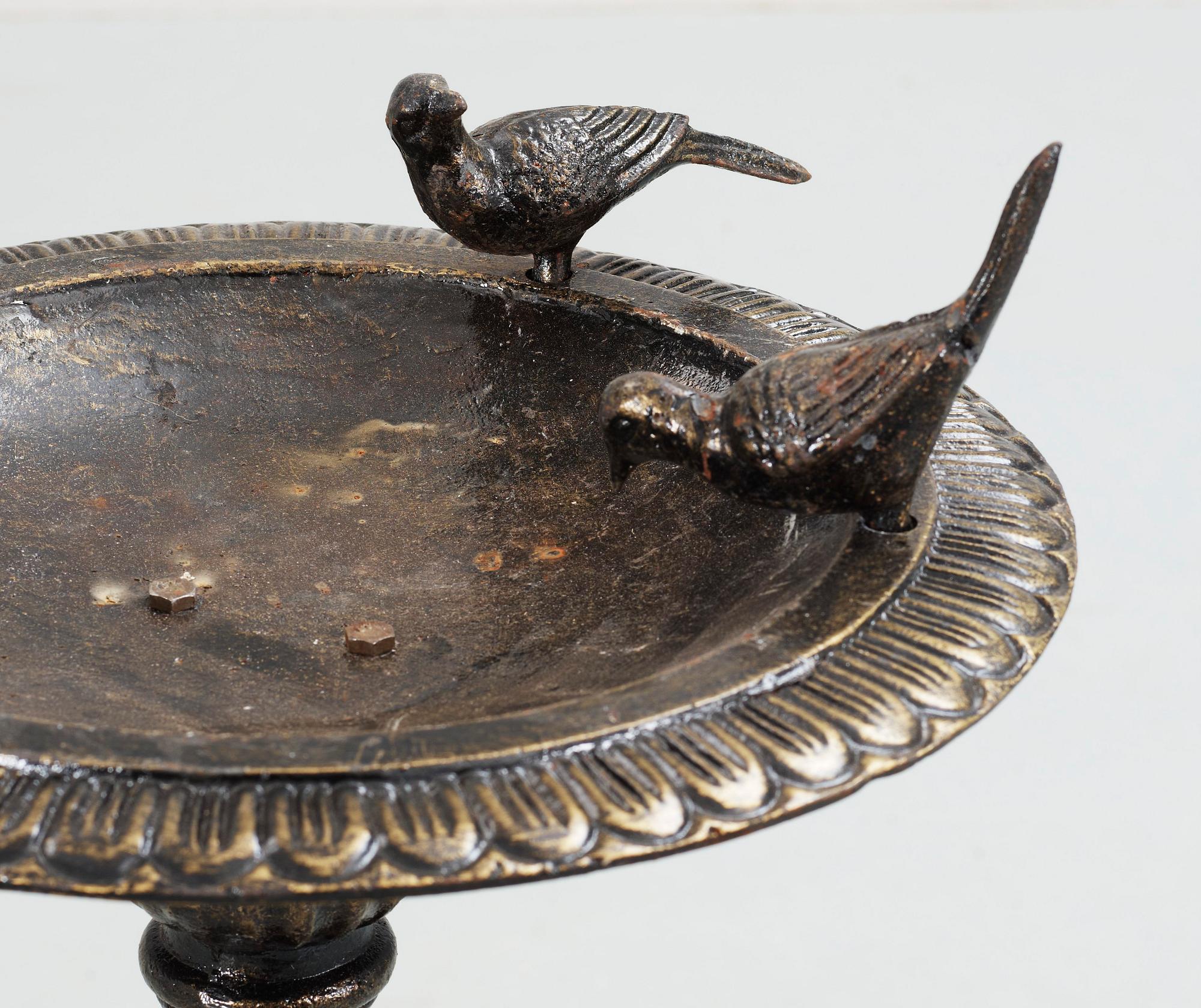 FÅGELBAD, gjutgods. 2000-tal.