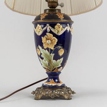 A table lamp, porcelain and metal, 20th century.