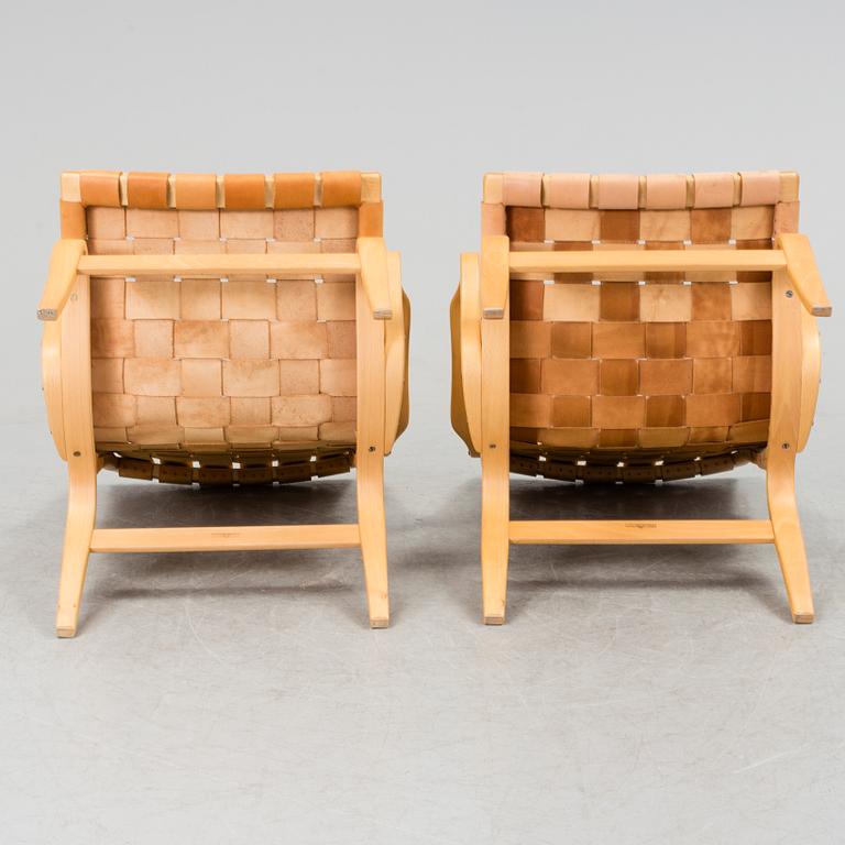 BRUNO MATHSSON, karmstolar, ett par, "Eva", Firma Karl Mathsson, Värnamo, 1976.