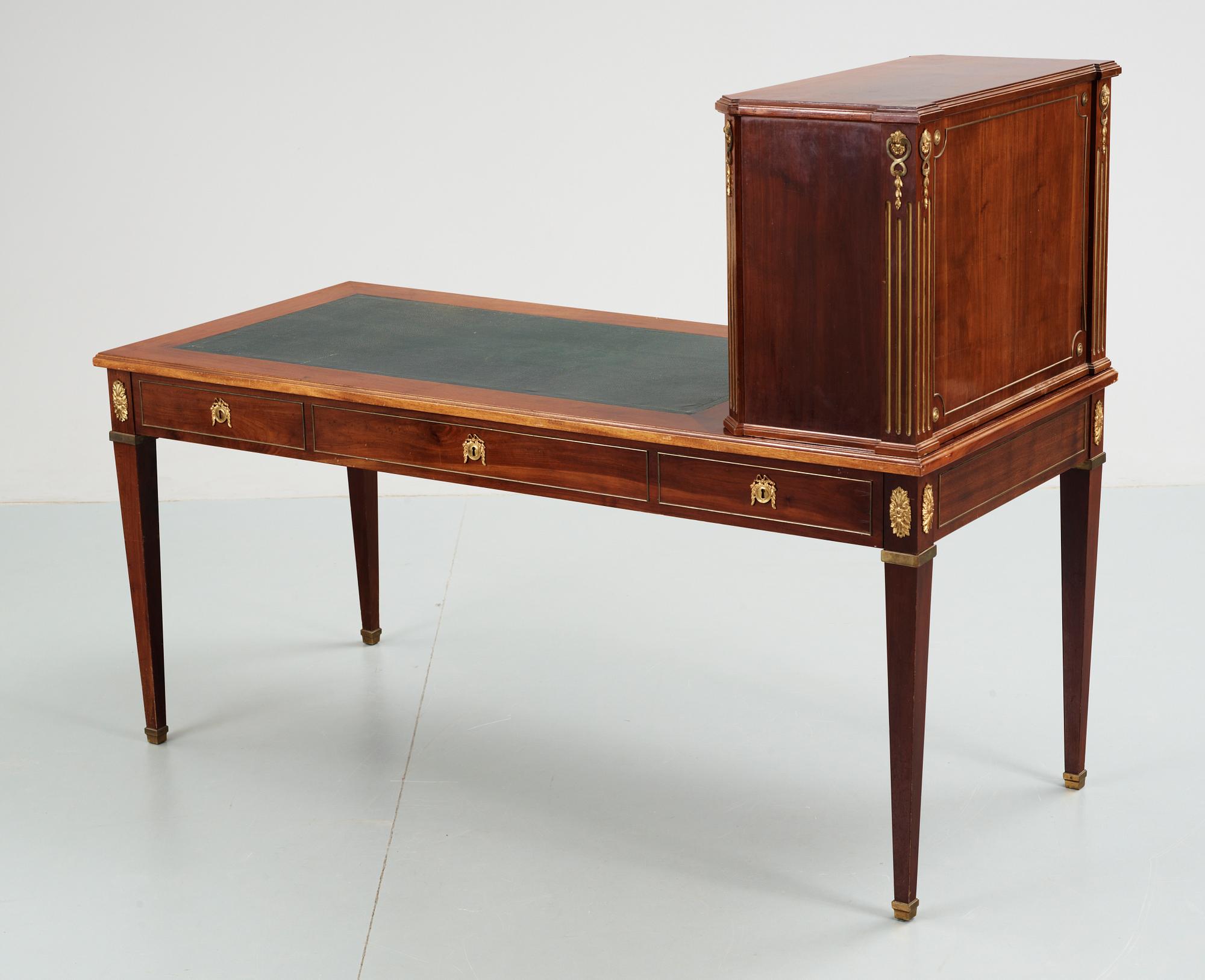SKRIVBORD. Gustaviansk stil, 1900-talets början.
