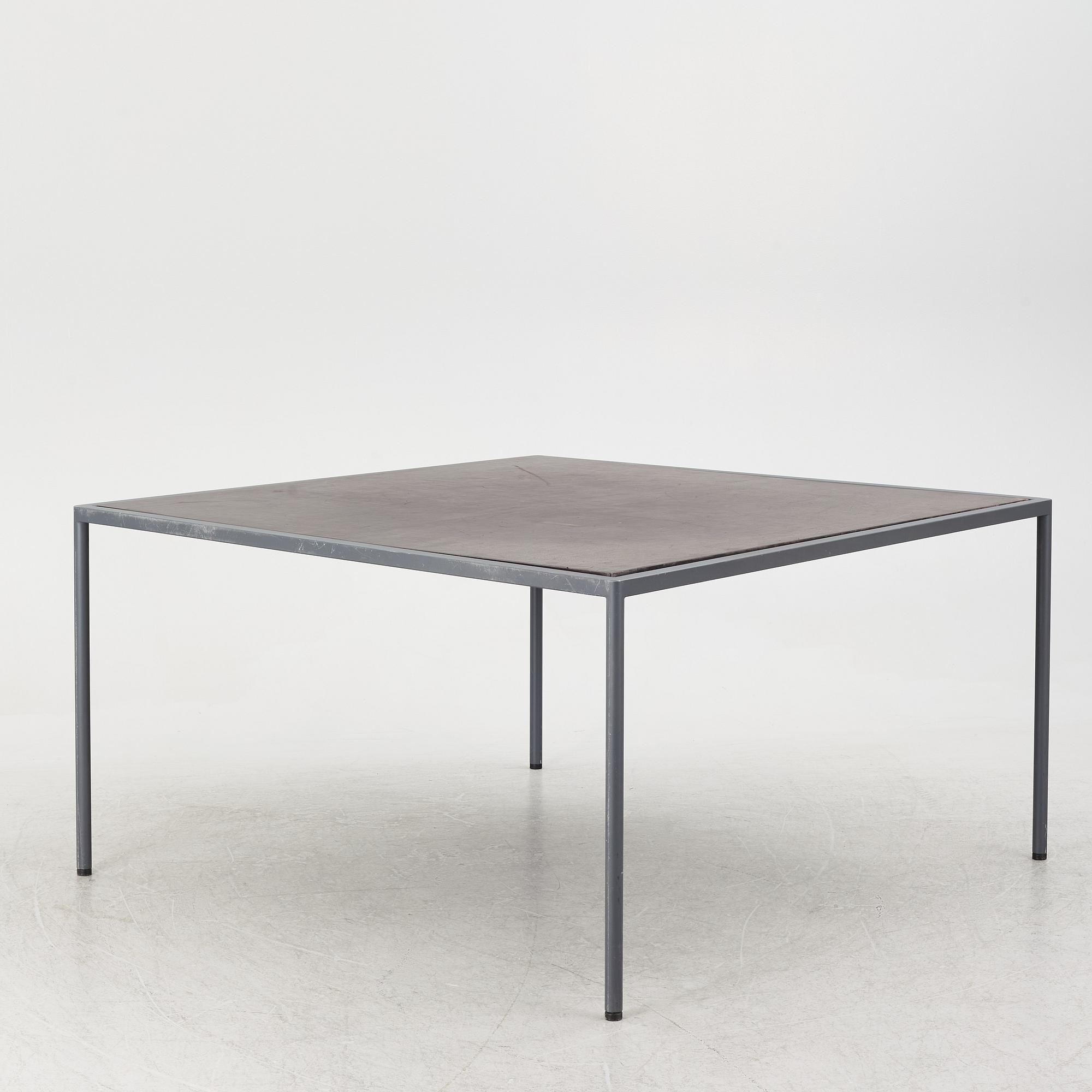 Jonas Bohlin, a dining table.