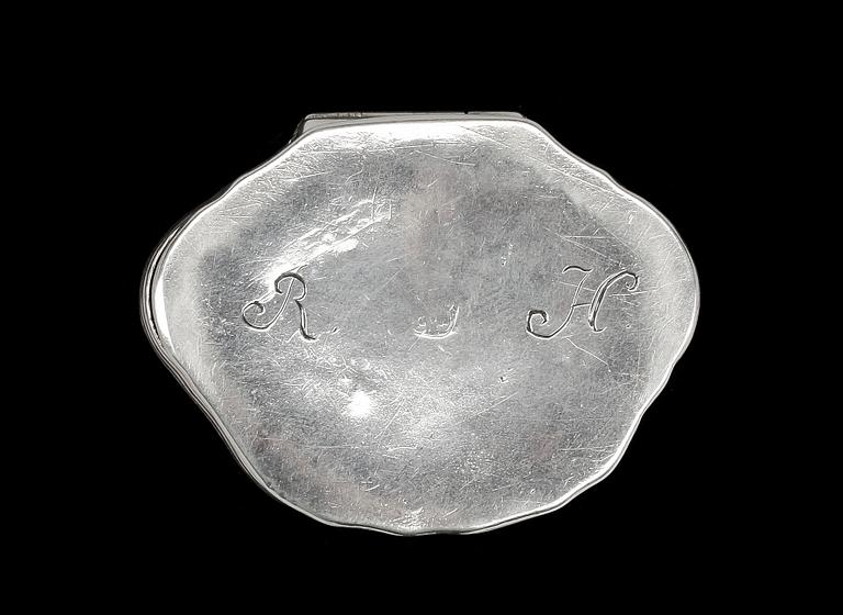 DOSA, silver, rokoko, sannolikt Sven T. Röding. verksam 1736-54 i Växjö. Vikt ca 30 gram.