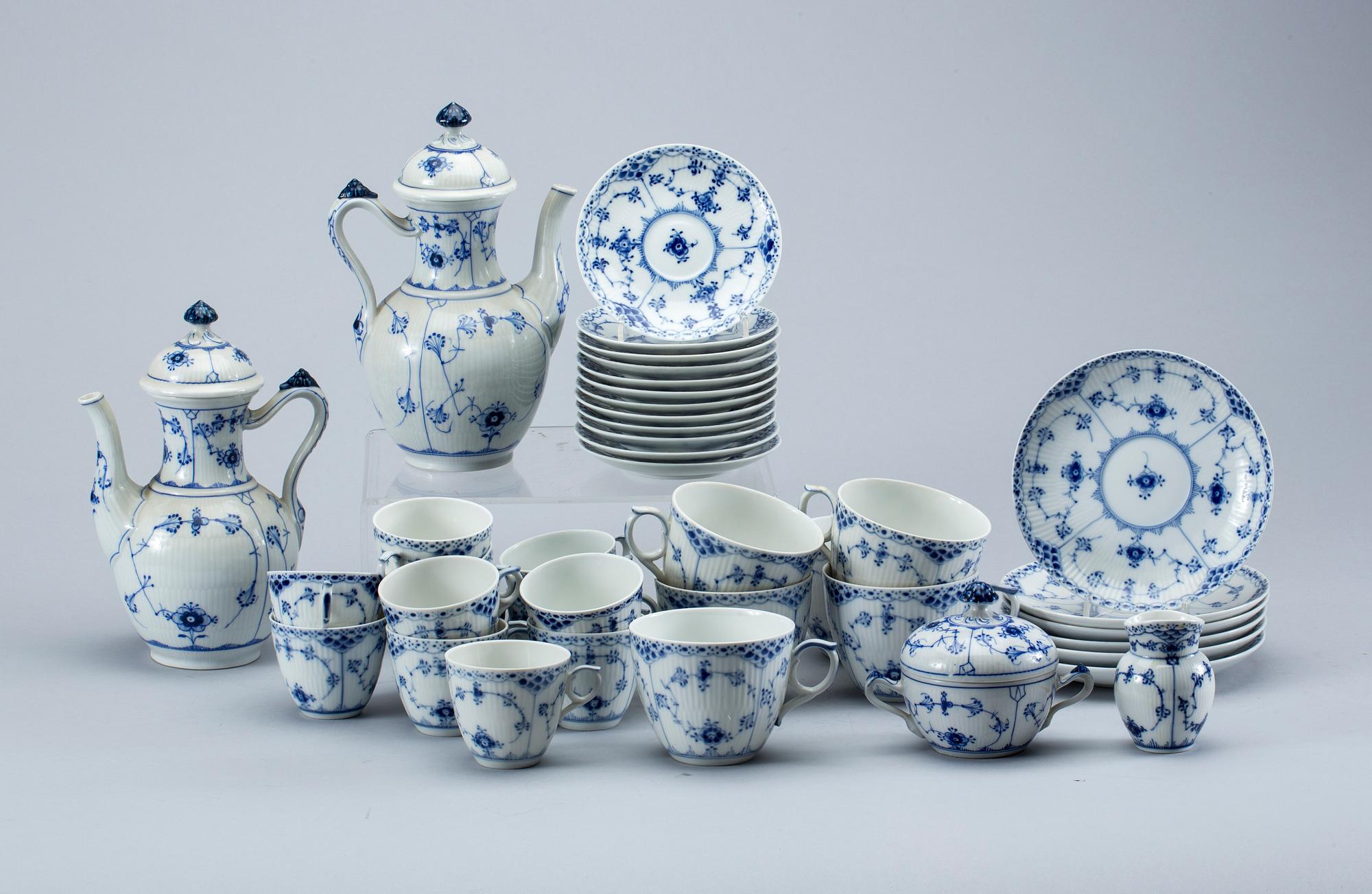 KAFFE och TESERVIS, 22 delar, porslin, "Musselmalet", Royal Copenhagen, 1900-talets andra hälft.