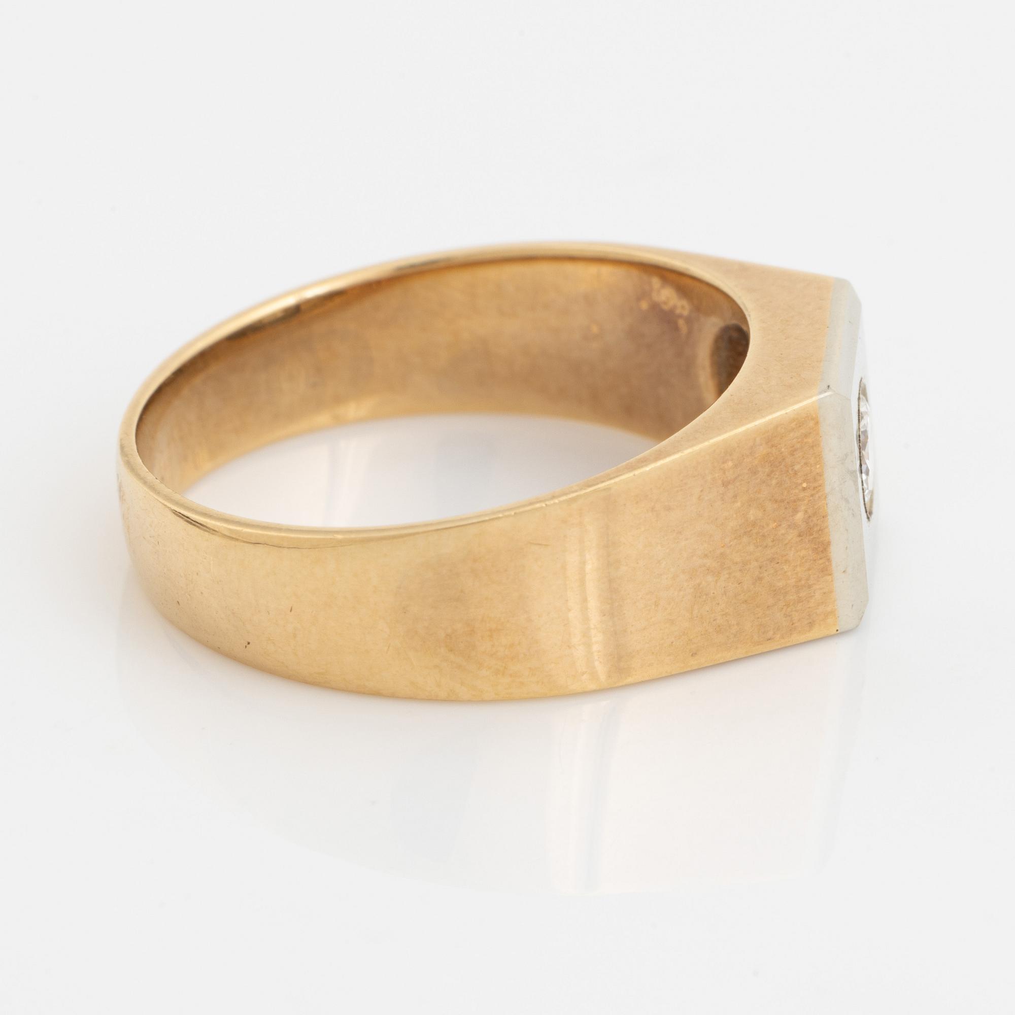 Ring, klackring 18K guld med briljantslipad diamant.