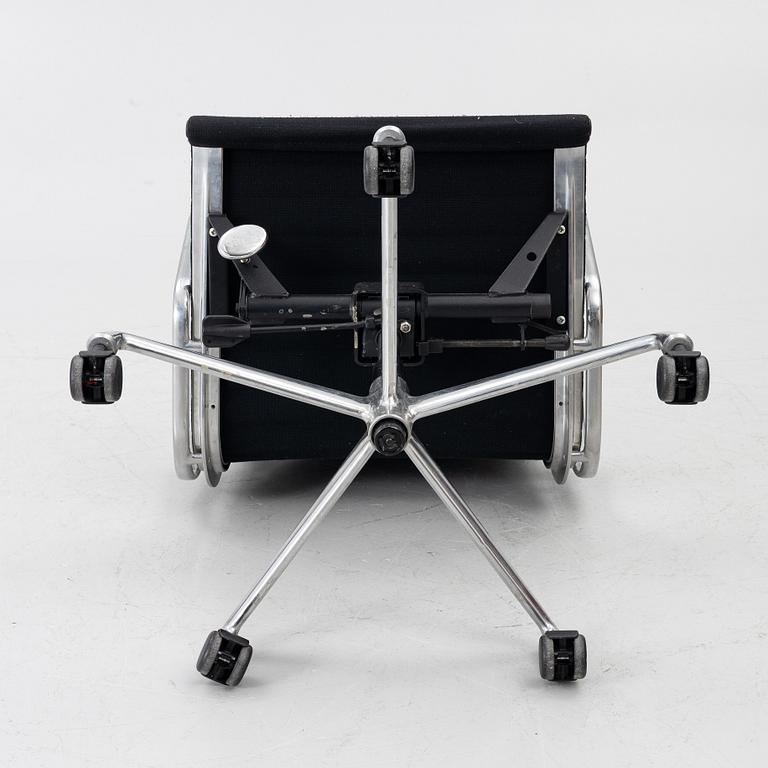 Charles & Ray Eames, Karmstol/kontorsstol, "EA108", Vitra.