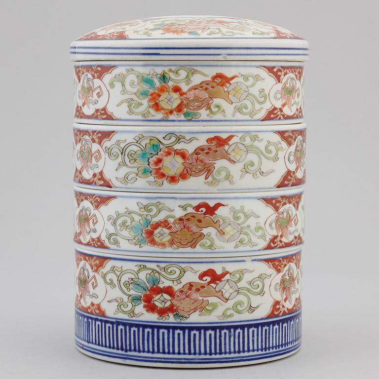 A Japanese four plan imari food bowls with cover, 19th century.