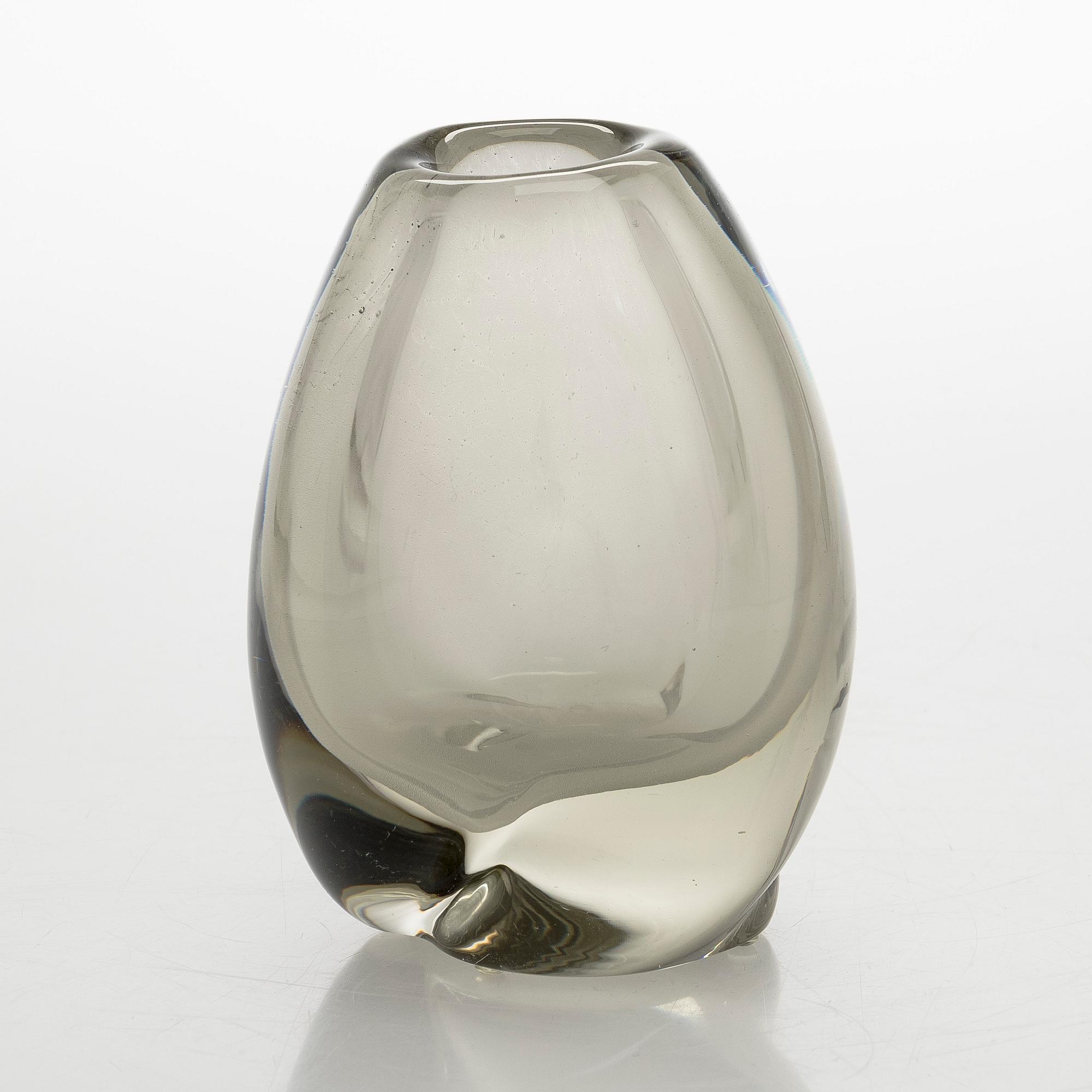 Gunnel Nyman, vas, modell "GN 35", signerad G. Nyman Nuutajärvi Notsjö -53.