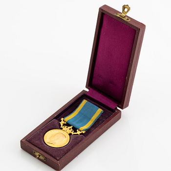 A Swedish gold medal, Gustav V, in case, 1938.