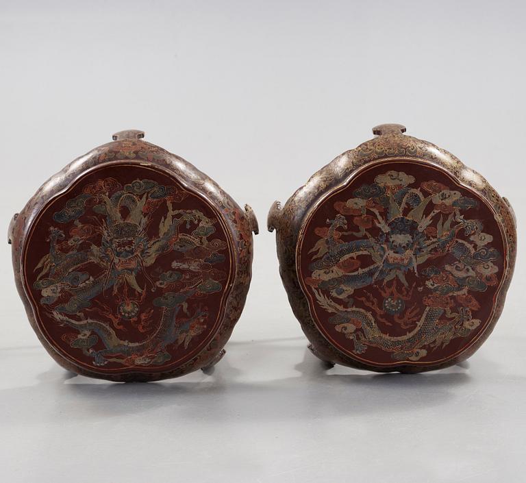 BORD, ett par, lack. Qing dynastin (1644-1912).