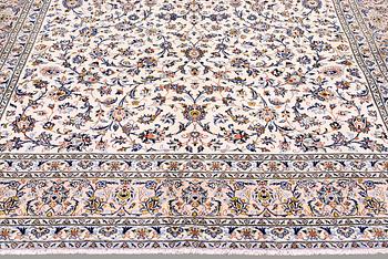A carpet, Kashan, signed, ca 402 x 296 cm.