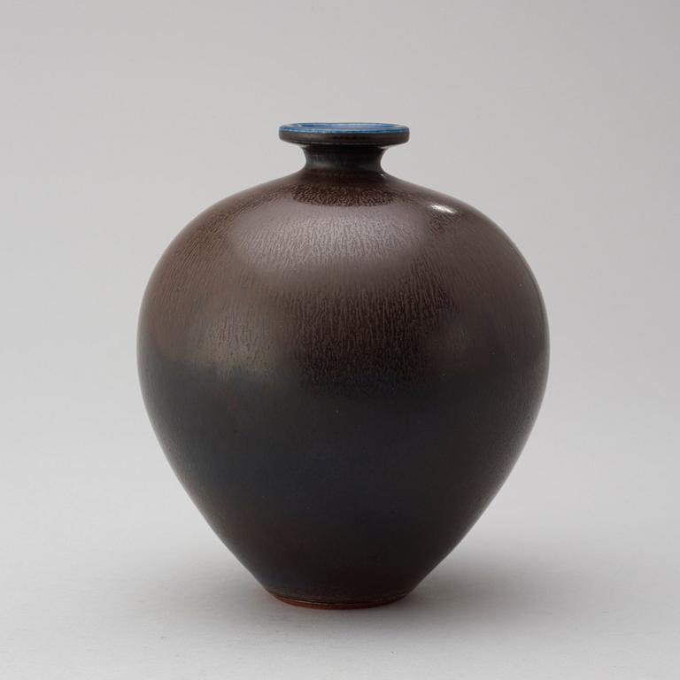 A Berndt Friberg stoneware vase, Gustavsberg Studio 1976.