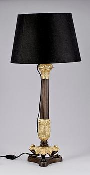 BORDSLAMPA, empirestil, delvis brons, 1900-talets början.