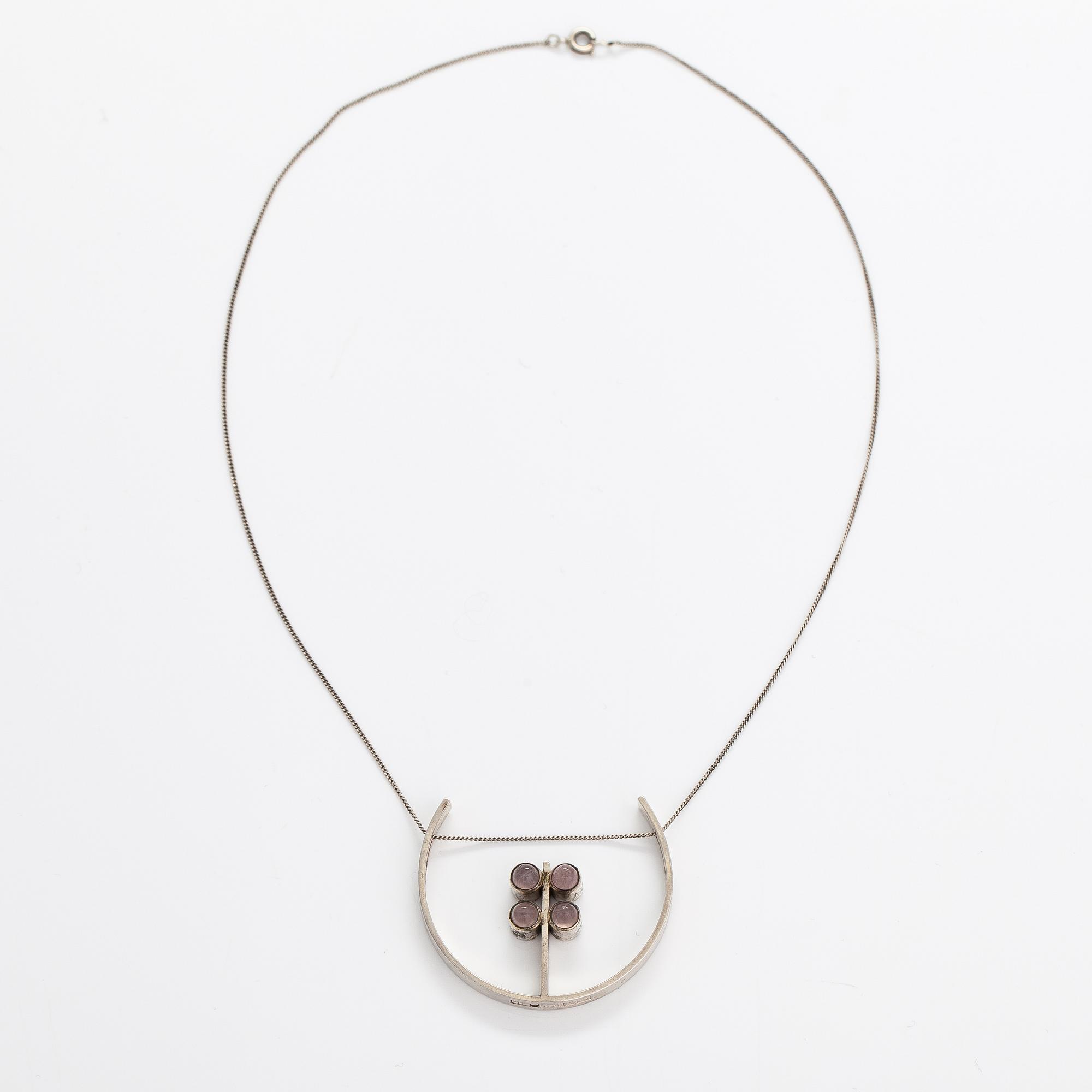 Elis Kauppi, Kulakoru, hopeaa ja savikvartsi. Kupittaan kulta, Turku 1959.