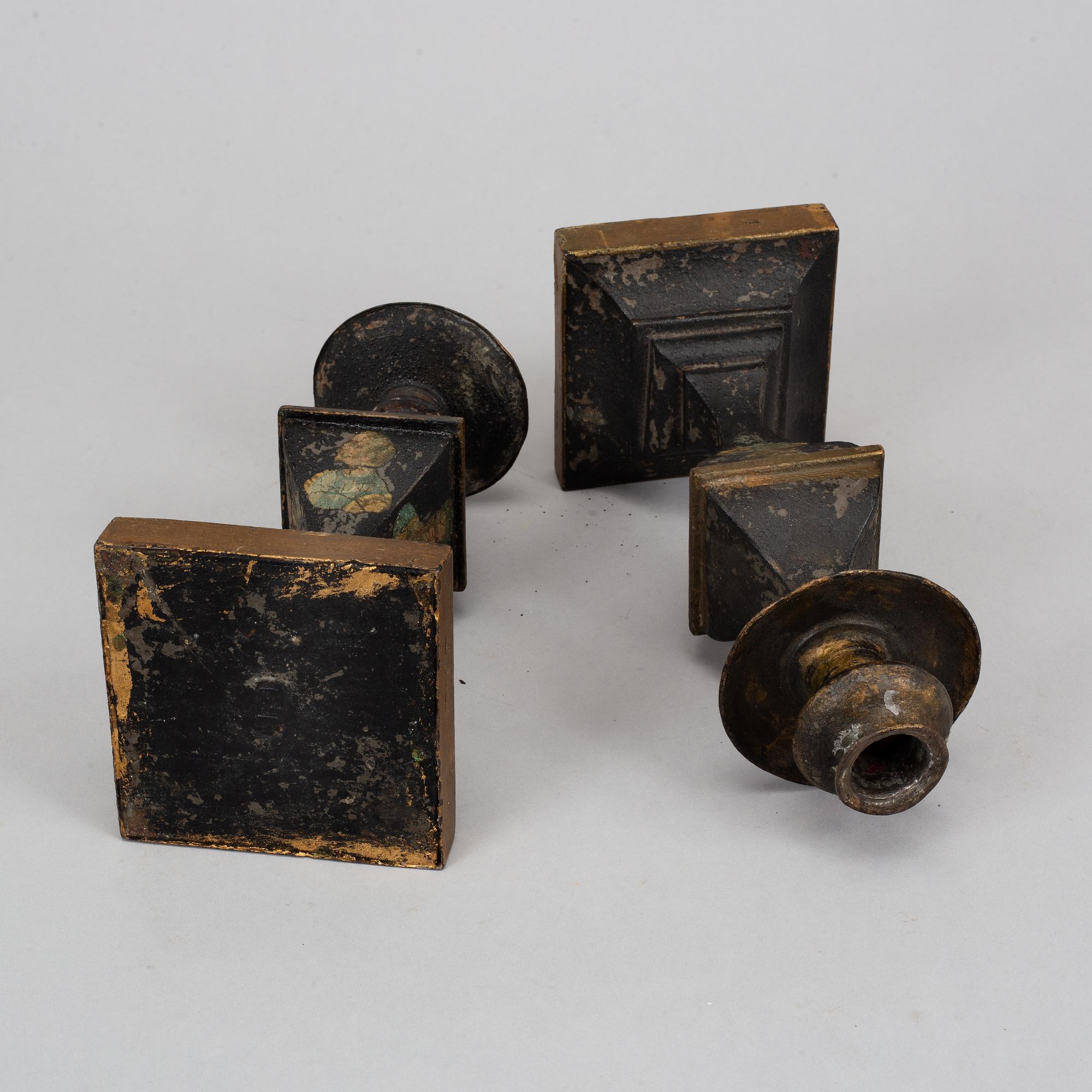 LJUSSTAKAR, ett par, målad plåt, 1800-talets mitt.