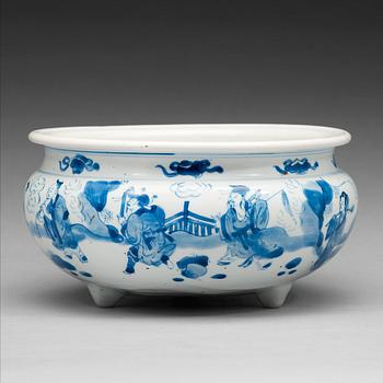 700. A blue and white censer, Qing dynasty, Kangxi (1662-1722).