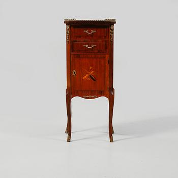 SÄNGBORD, 1900-talets andra hälft.