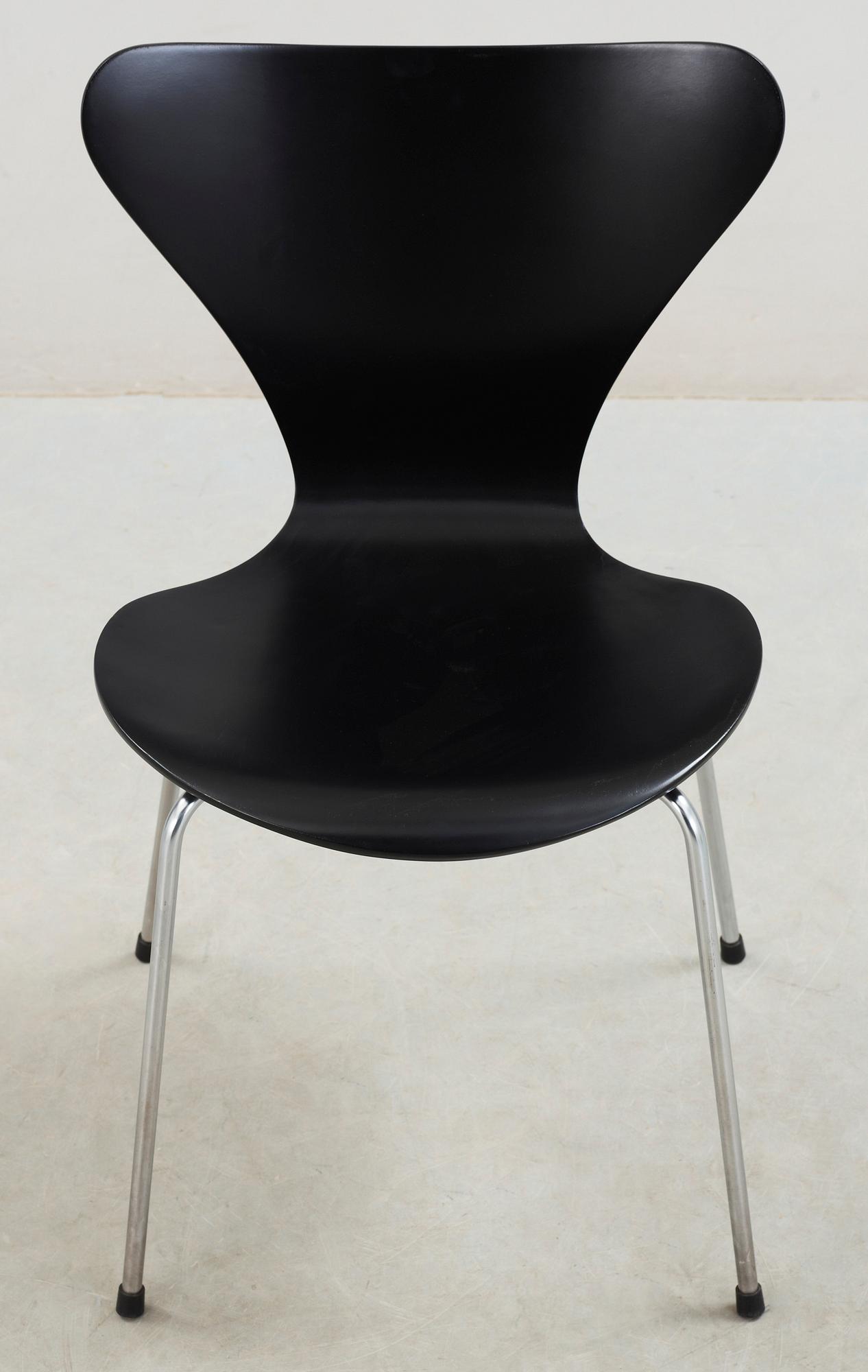 STOL, "Sjuan", Arne Jacobsen, Fritz Hansen, formgiven 1955.