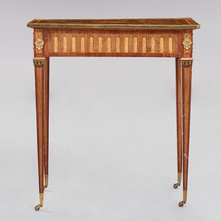 A Gustavian late 18th century table in the manner of Anders Lundelius (master in Stockholm 1778-1823).