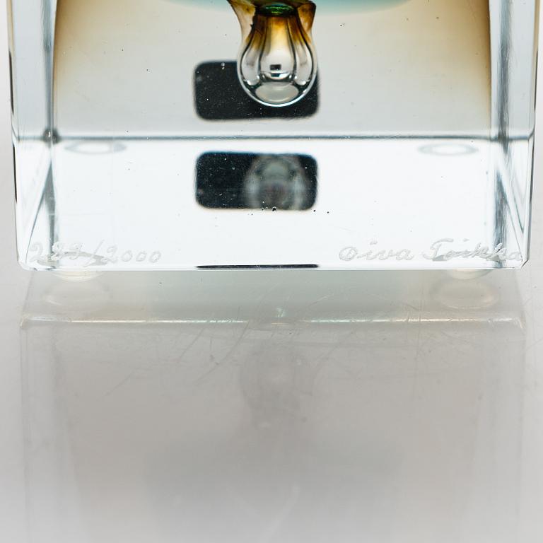 Oiva Toikka, An annual glass cube, signed Oiva Toikka 289/2000, Nuutajärvi 1983.