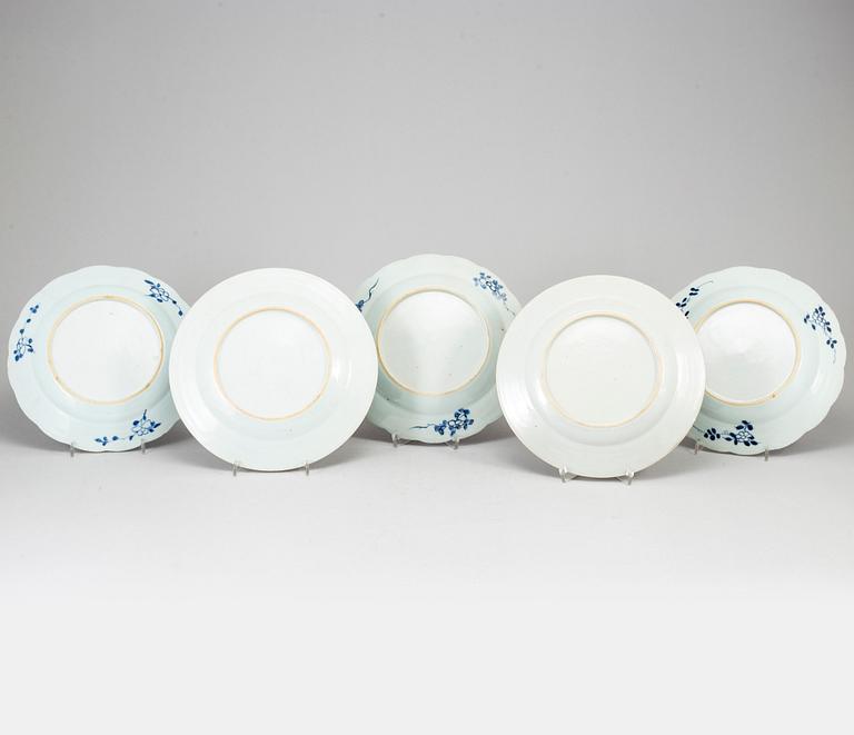 Five famille rose and blue and white export porcelain plates, Qing dynasty, Qianlong (1736-95).