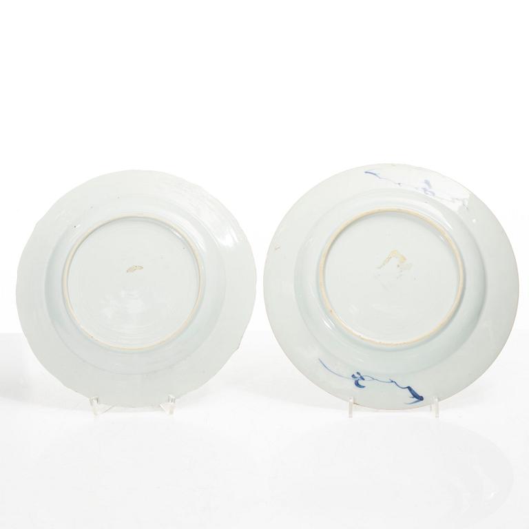 A set of five blue and white dinner plates, Qing dynasty, Qianlong (1736-95).