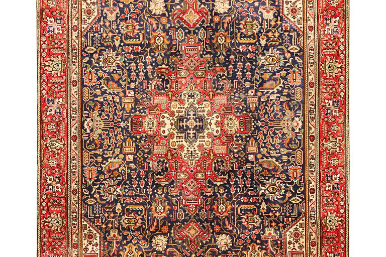 Carpet, Tabriz, approx. 293 x 186 cm.