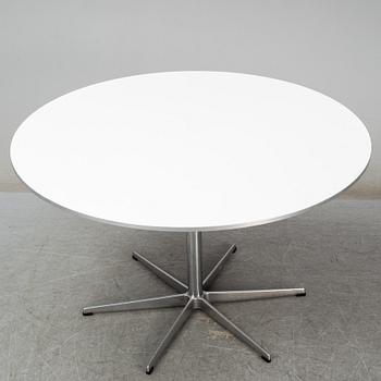 ARNE JACOBSEN, bord, "Cirkulär / B825,", Fritz Hansen.