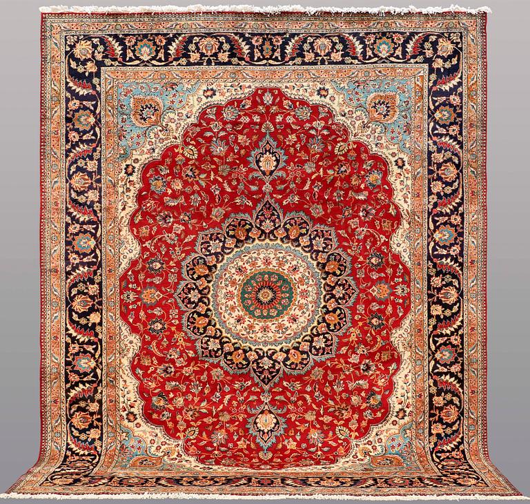 A CARPET, Tabriz, ca 374 x 295 cm.