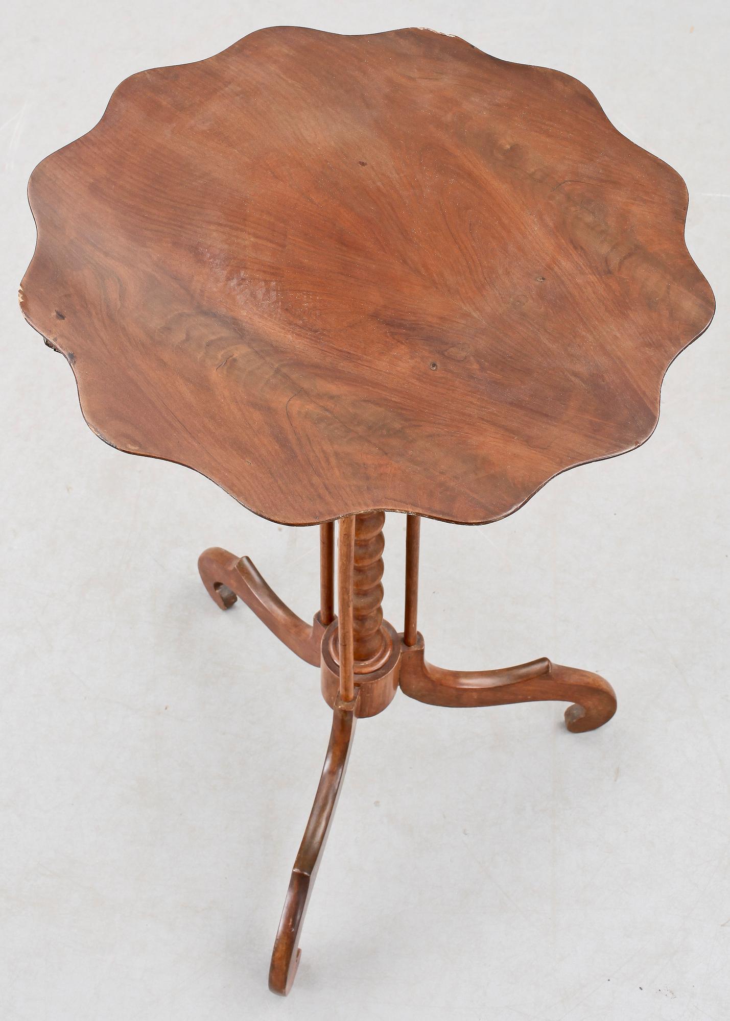 LAMPBORD, nyrokoko, 1800-talets andra hälft.