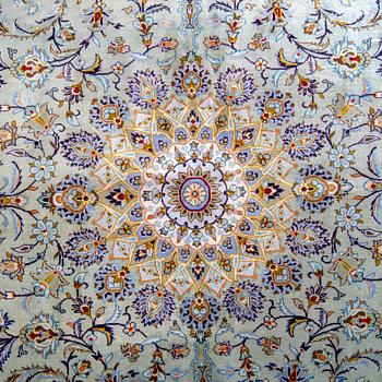 A carpet, Kashan, ca 403 x 295 cm.