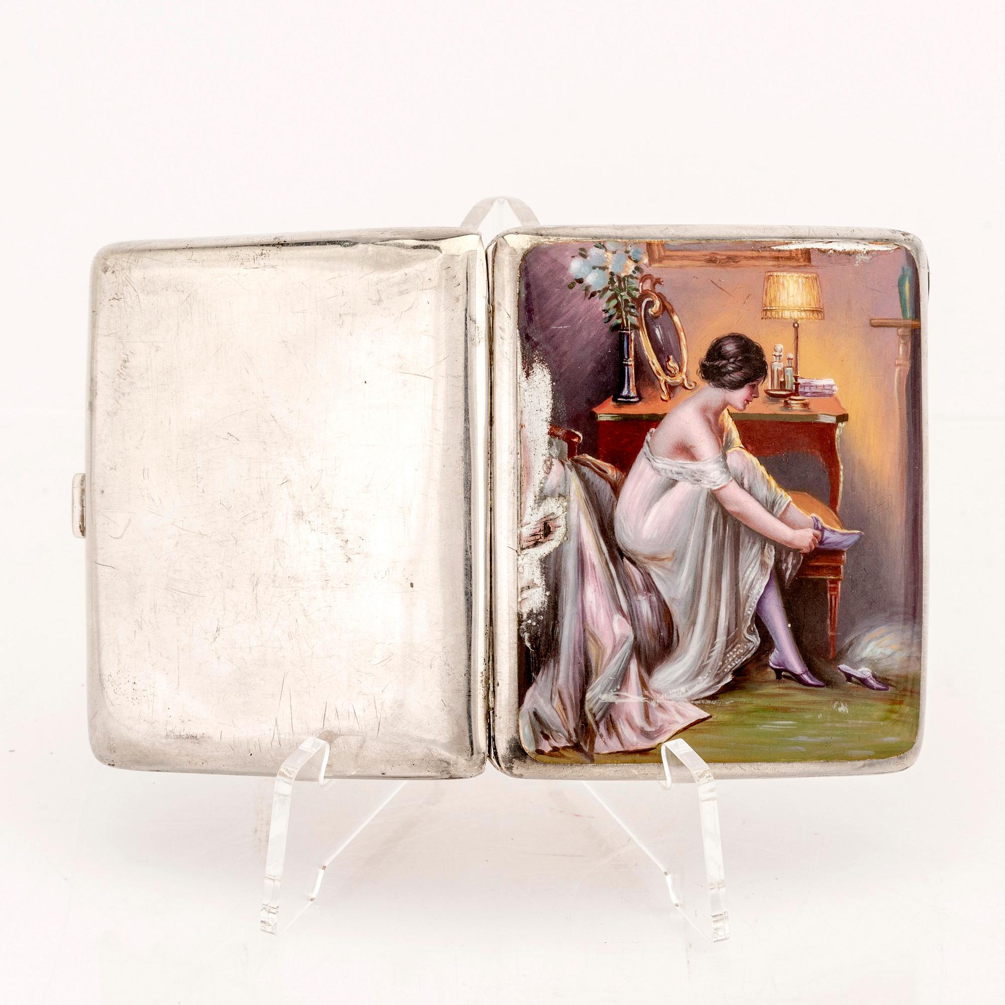 An early 1900s silver and enamel cigarette case, weight 162 grams.