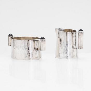 Rauni Mustonen, a silver sugar bowl and cream jug with cut stones, Helsinki 1981.