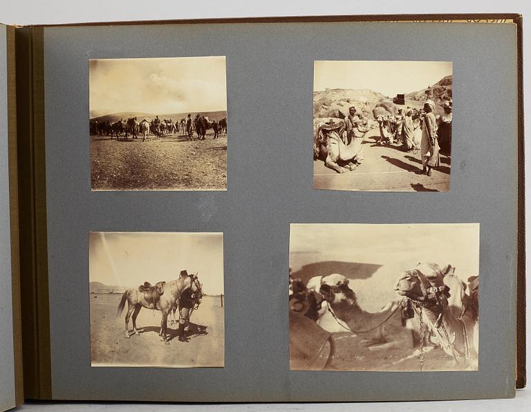 FOTOALBUM,   MEDELHAVSKRYSSNING 1905-06 MED KORVETTEN FREJA.