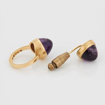 Wiwen Nilsson, an 18K gold ring and pin, with cabochon-cut amethyste, Lund, Sweden 1972-73.