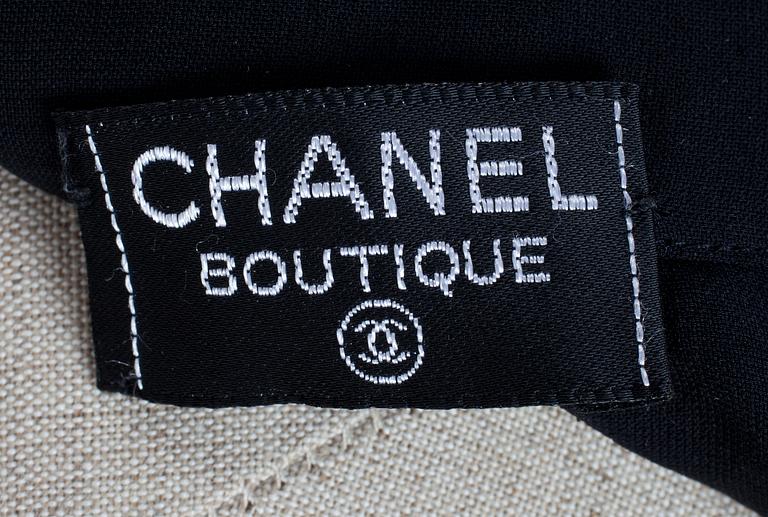 A Chanel silkchiffon skirt.