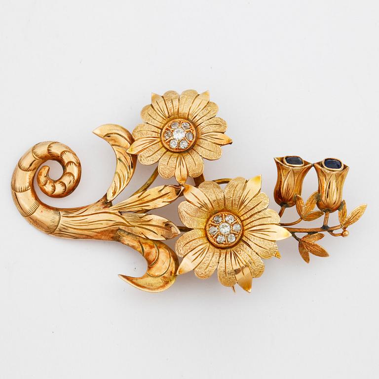 BROSCH, guld 14k, med diamanter samt syntetiska safirer. Vikt ca 20 gram.